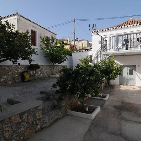 Lovely Quiet House With Garden Spétses Екстериор снимка